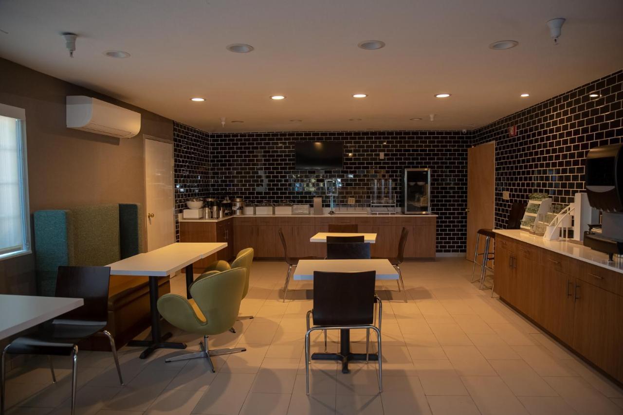 Clarion Pointe Indianapolis Airport Hotel Plainfield Ngoại thất bức ảnh